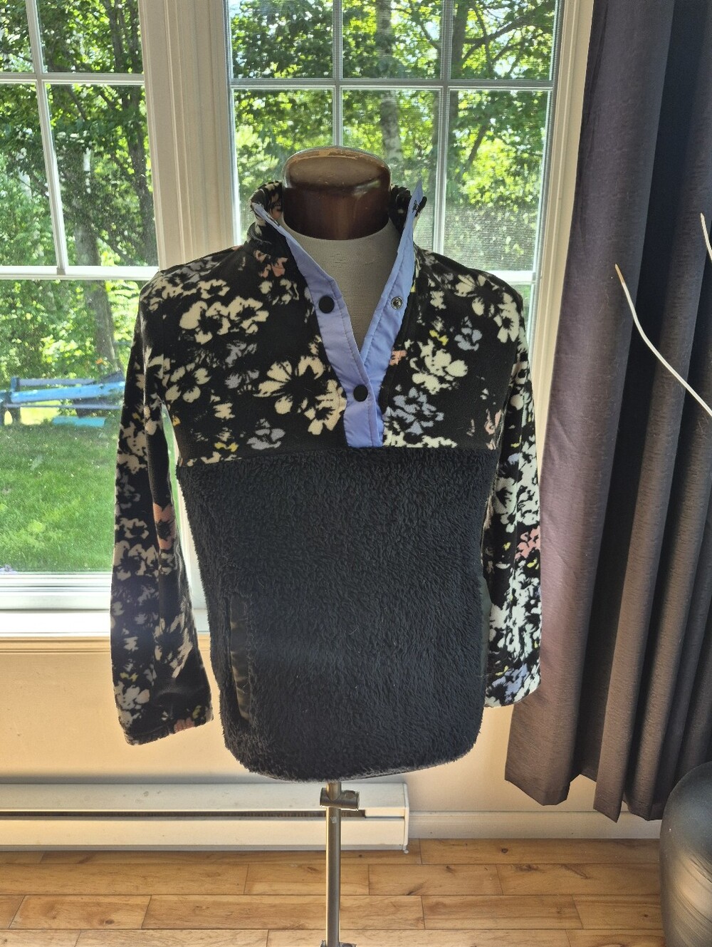 ROXY Floral Black Sherpa Pullover with Pockets